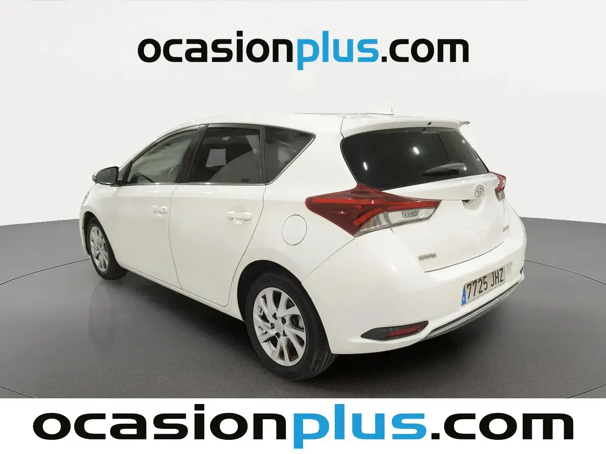 Usado Toyota Auris Active 116 CV (85 kW) 2015 Blanco Utilitario