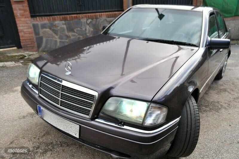 Usado Mercedes C250 Elegance 113 CV (83 kW) 1993 Gris Berlina