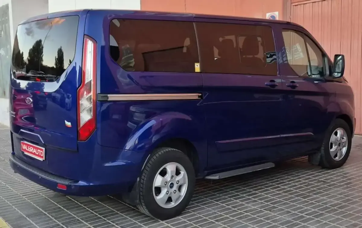 Usado Ford Tourneo Custom Sport 170 CV (125 kW) 2017 Azul Van