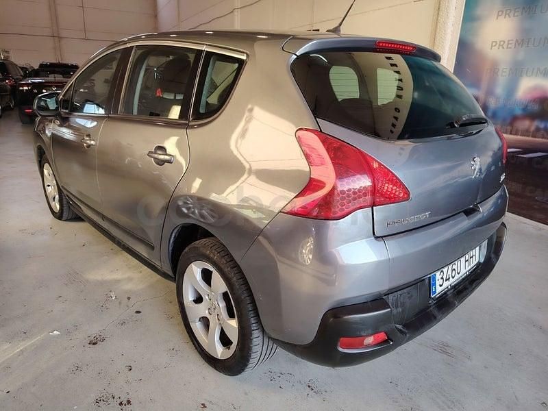 Usado Peugeot 3008 Allure 112 CV (82 kW) 2011 Gris / plata Familiar