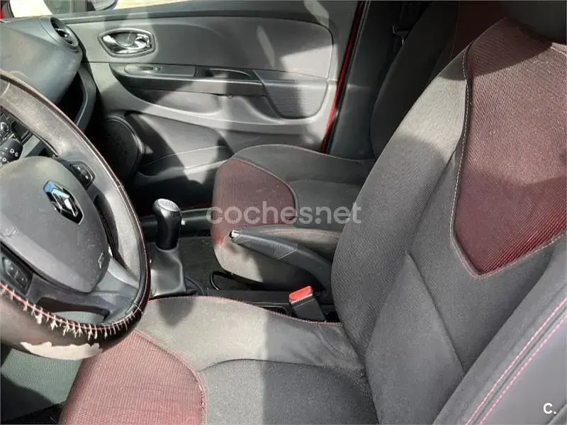 Usado Renault Clio IV Authentique 75 CV (55 kW) 2013 Rojo Berlina