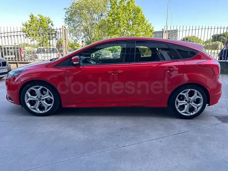Usado Ford Focus ST 250 CV (183 kW) 2013 Rojo Berlina
