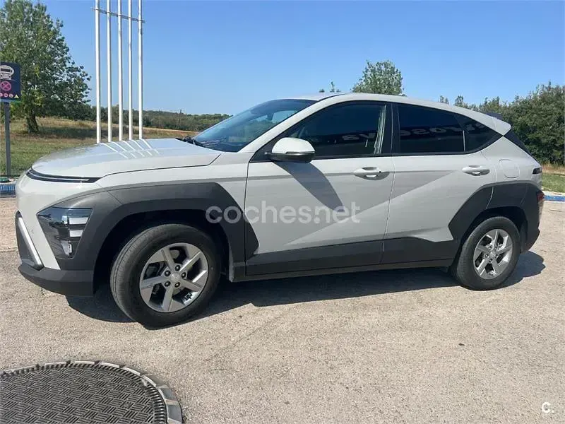 Usado Hyundai Kona 129 CV (94 kW) 2023 Gris / plata SUV