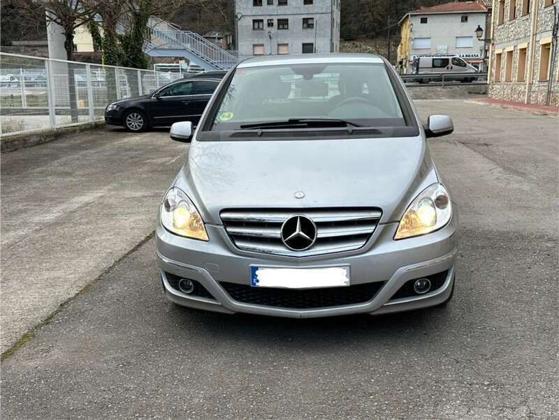 Usado Mercedes B200 140 CV (102 kW) 2009 Plateado Monovolumen