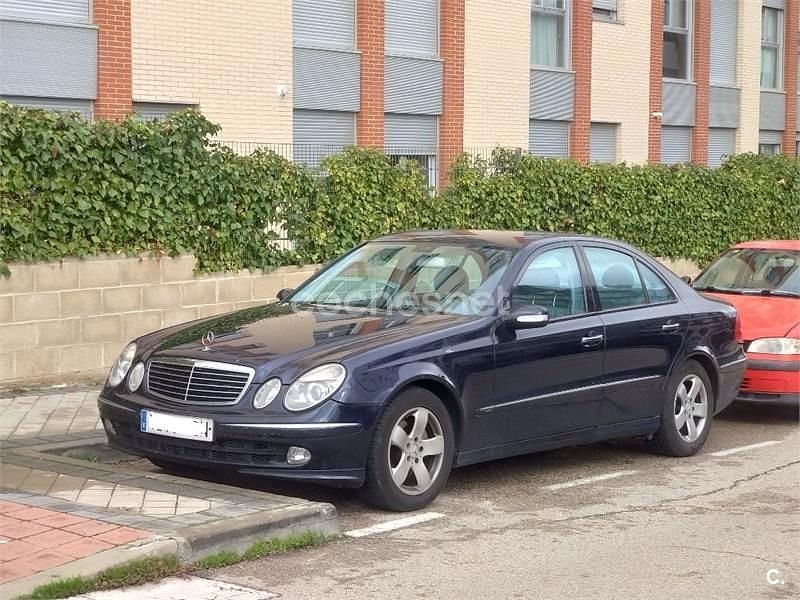 Usado Mercedes E320 Elegance 204 CV (150 kW) 2002 Azul Berlina