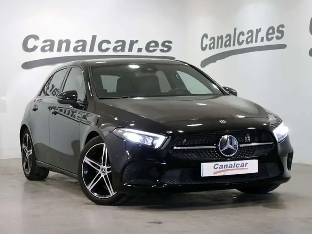 Usado Mercedes A180 116 CV (85 kW) 2019 Negro Utilitario