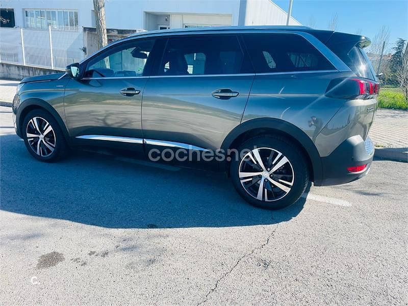 Usado Peugeot 5008 GT-line 165 CV (121 kW) 2017 Gris / plata SUV