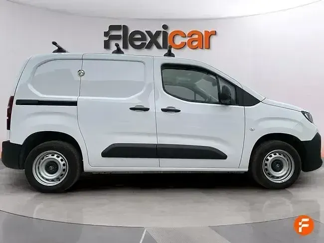 Usado Citroën Berlingo Feel 102 CV (75 kW) 2024 Blanco Monovolumen