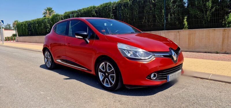 Usado Renault Clio IV Dynamique 90 CV (66 kW) 2014 Rojo Berlina