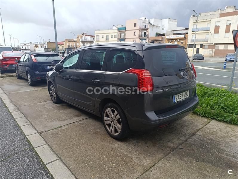 Usado Peugeot 5008 Premium 112 CV (82 kW) 2010 Negro Monovolumen