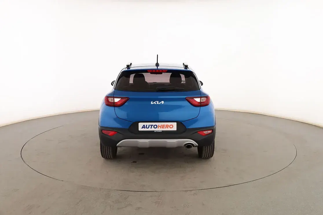 Usado Kia Stonic 101 CV (74 kW) 2022 Azul SUV