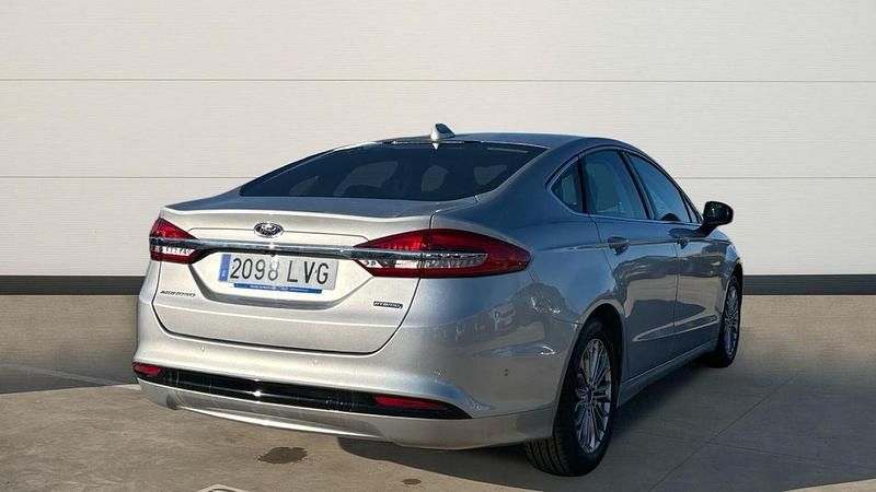 Usado Ford Mondeo Titanium 187 CV (137 kW) 2021 Gris Berlina