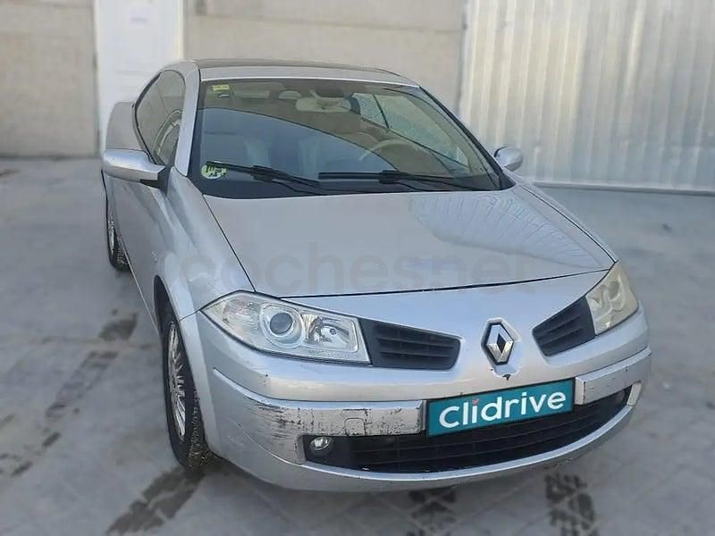 Usado Renault Mégane Cabriolet Dynamique 131 CV (96 kW) 2007 Gris / plata Descapotable
