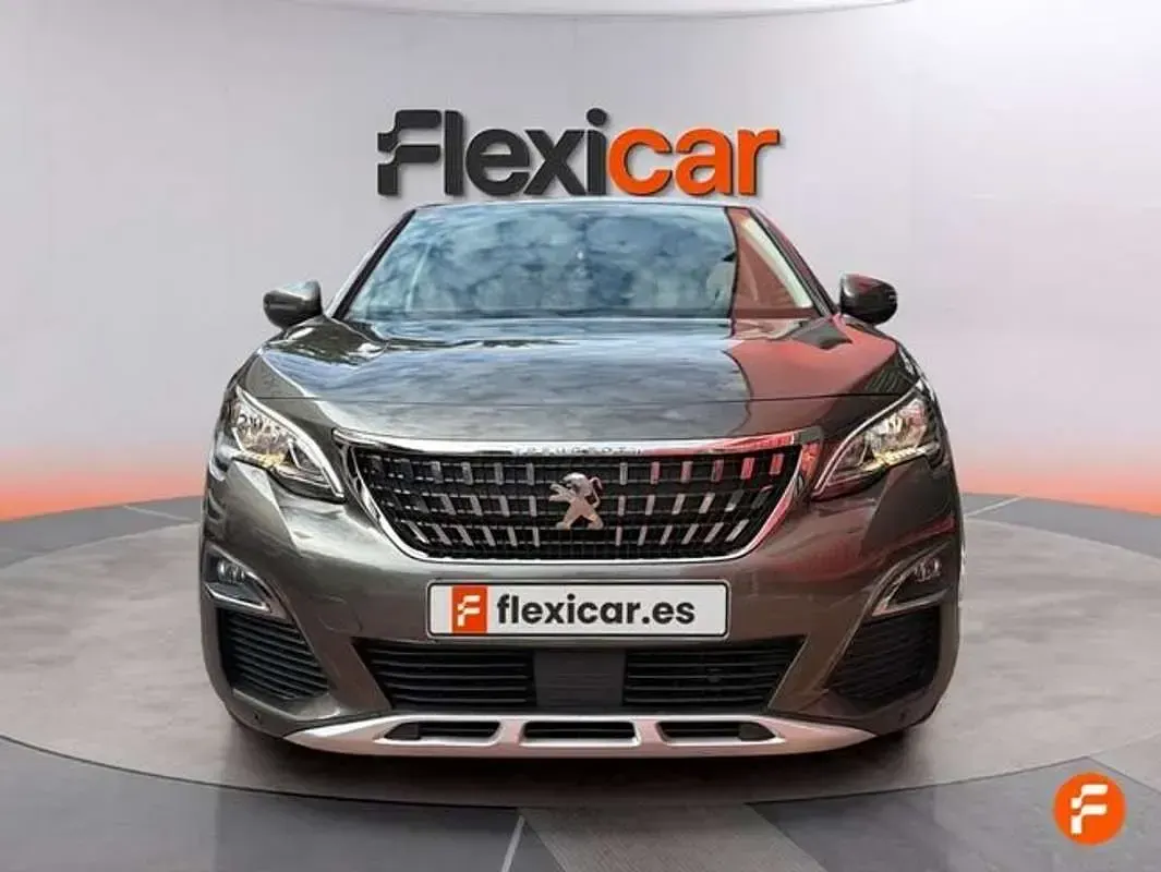 Usado Peugeot 3008 Active 131 CV (96 kW) 2019 Gris SUV