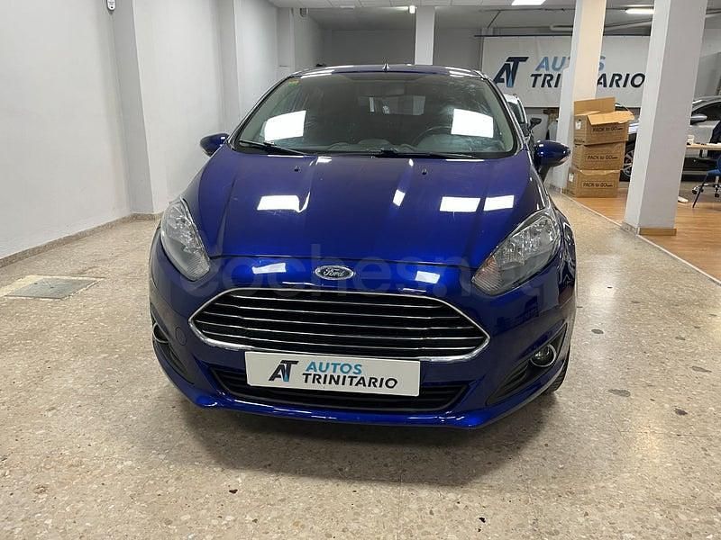 Usado Ford Fiesta Trend 100 CV (73 kW) 2015 Azul Berlina