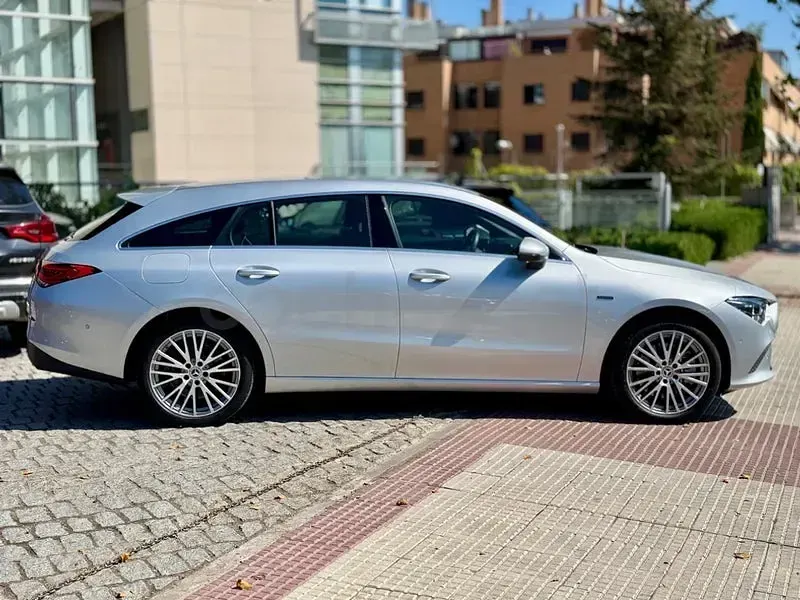 Usado Mercedes CLA250e Shooting Brake 218 CV (160 kW) 2021 Gris / plata Familiar