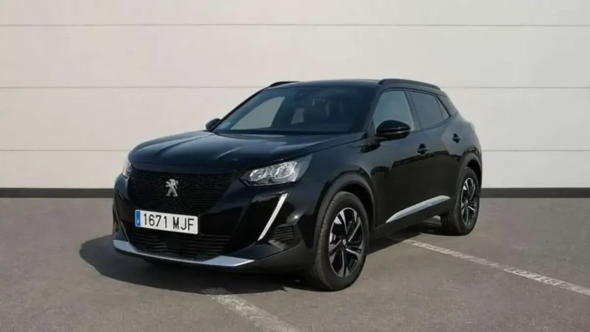 Usado Peugeot e-2008 Allure 100 kW (136 CV) 2023 Negro SUV