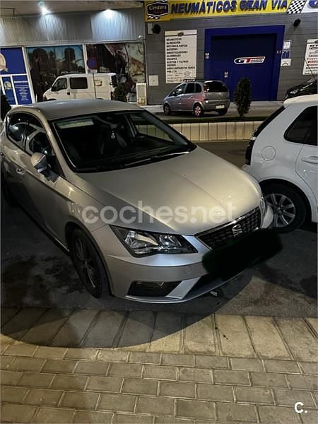 Begagnad Seat Leon Style 130 HK (95 kW) 2019 Grå Sedan