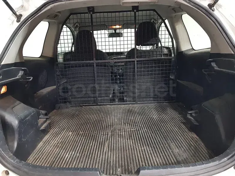 Usado Toyota Yaris Active 90 CV (66 kW) 2012 Blanco Utilitario