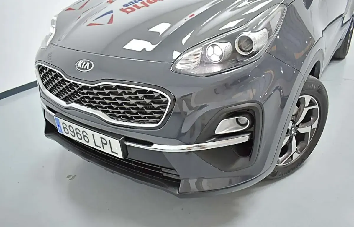 Usado Kia Sportage Plus 136 CV (100 kW) 2021 Gris SUV