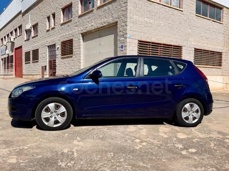 Usado Hyundai i30 Comfort 109 CV (80 kW) 2010 Azul Berlina