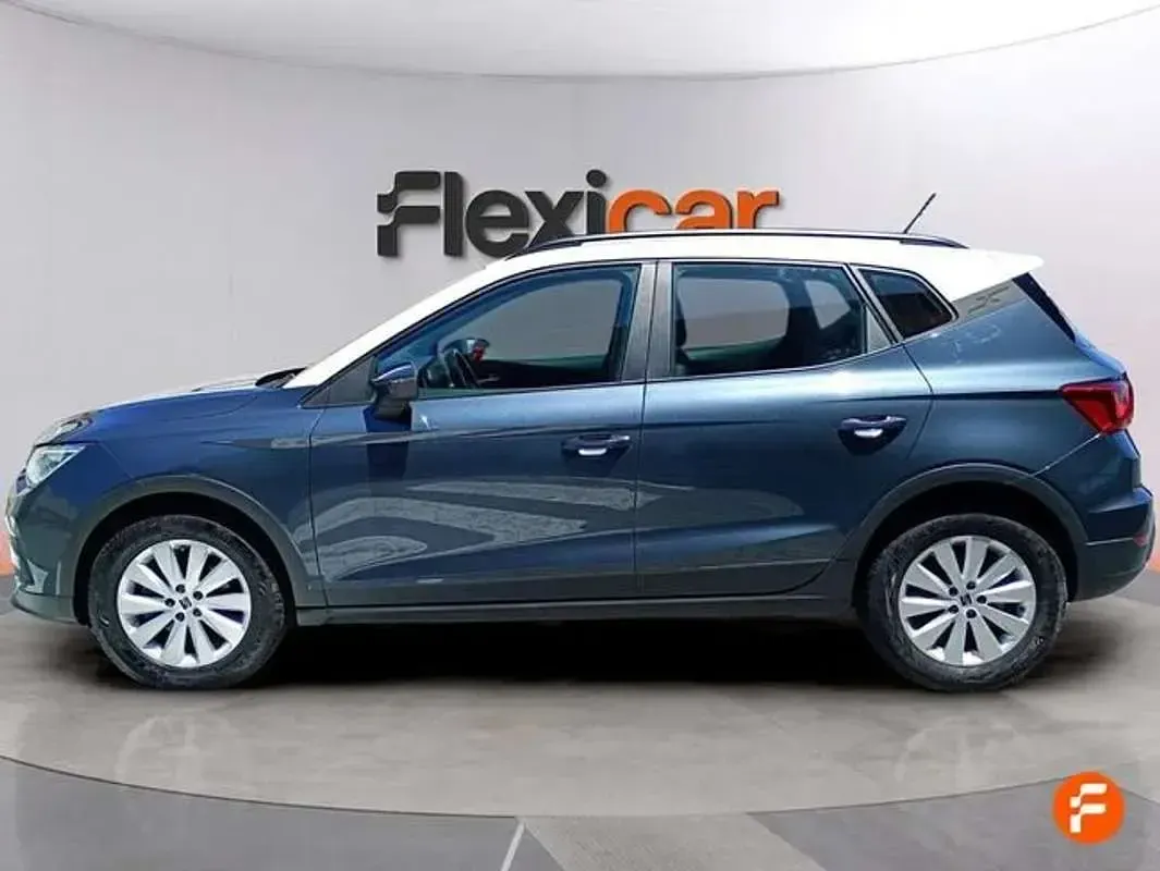Usado Seat Arona Style 110 CV (80 kW) 2023 Gris SUV
