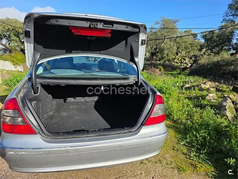 Usado Mercedes E220 Elegance 150 CV (110 kW) 2007 Blanco Berlina