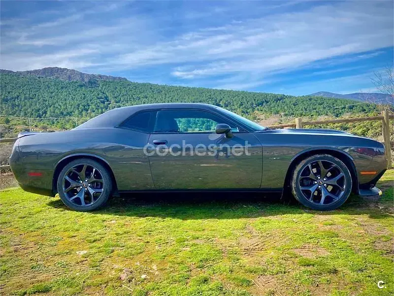 Usado Dodge Challenger 375 CV (275 kW) 2023 Gris / plata Coupe