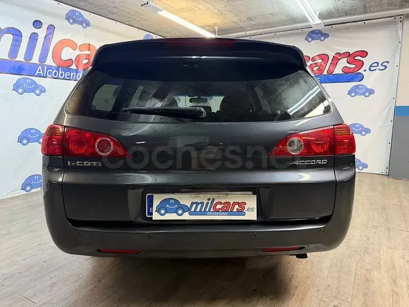 Usado Honda Accord Sport 140 CV (102 kW) 2008 Gris / plata Familiar