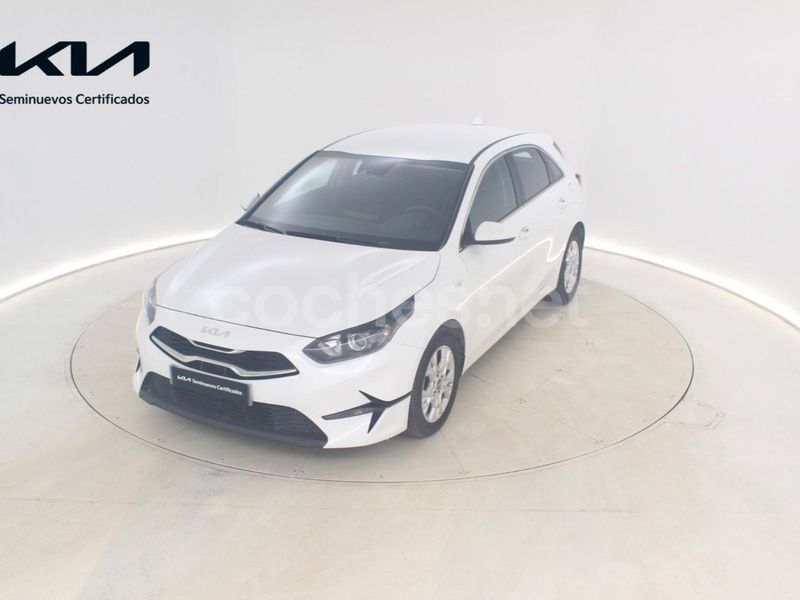 Blanco Usado 2024 Kia Ceed Berlina | 18.700 € (Precio justo) - Imagen 1/4