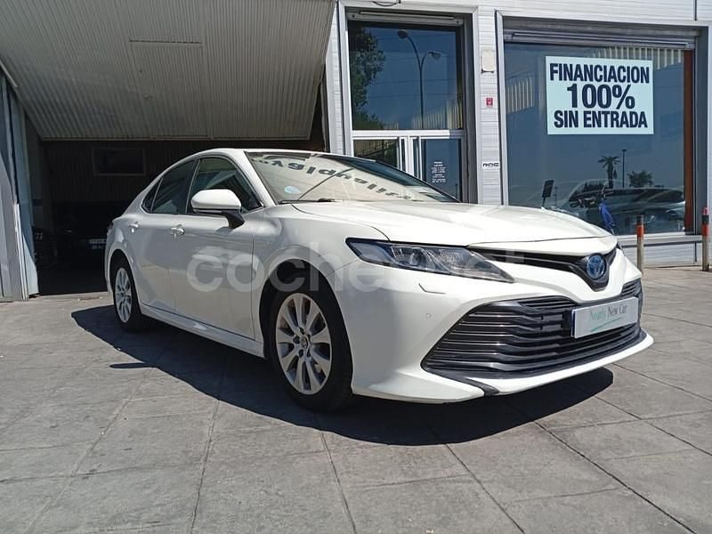 Blanco Usado 2020 Toyota Camry Business Edition Berlina | 21.500 € (Precio justo) - Imagen 1/4
