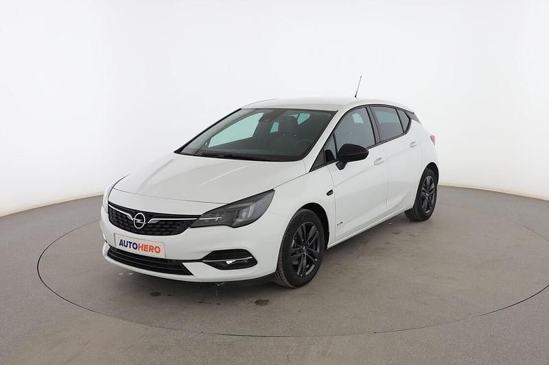 Blanco Usado 2021 Opel Astra Design & Tech Utilitario | 14.799 € (Un poco caro) - Imagen 1/3
