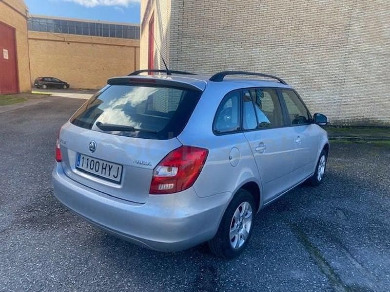 Usado Skoda Fabia Style 90 CV (66 kW) 2014 Gris / plata Familiar
