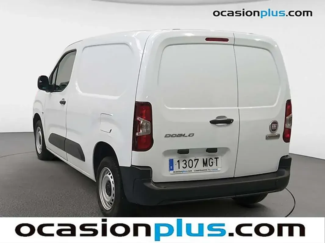 Usado Fiat Doblò 102 CV (75 kW) 2023 Blanco Monovolumen