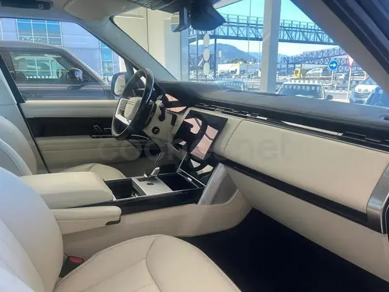 Usado Land Rover Range Rover 350 CV (257 kW) 2024 Gris / plata SUV