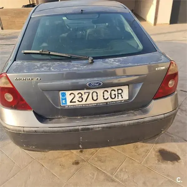 Usado Ford Mondeo Ambiente 115 CV (84 kW) 2003 Gris / plata Berlina