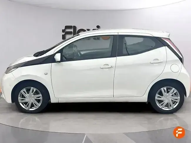 Usado Toyota Aygo X-cite 69 CV (50 kW) 2018 Blanco Utilitario