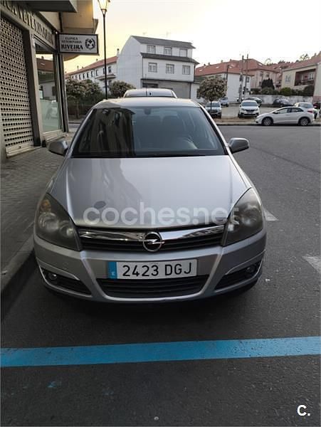 Usado Opel Astra Cosmo 100 CV (73 kW) 2005 Gris / plata Berlina