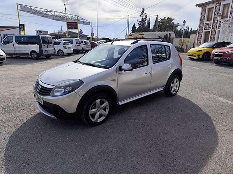 Usado Dacia Sandero Stepway 88 CV (64 kW) 2011 Plateado Utilitario