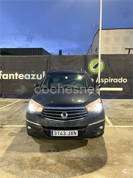 Usado Ssangyong (KGM) Rodius Limited 178 CV (130 kW) 2017 Gris / plata Monovolumen