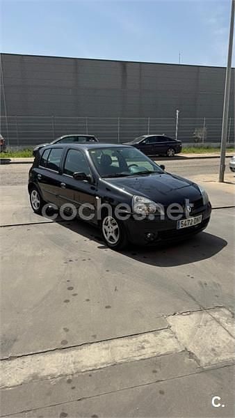 Begagnad Renault Clio II 65 HK (47 kW) 2005 Svart Sedan