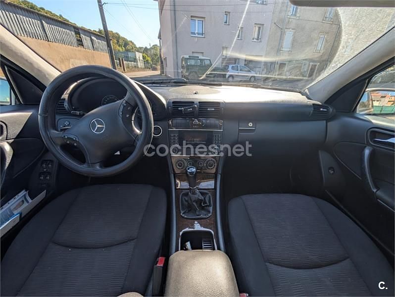 Usado Mercedes C220 Classic 143 CV (105 kW) 2004 Gris / plata Berlina