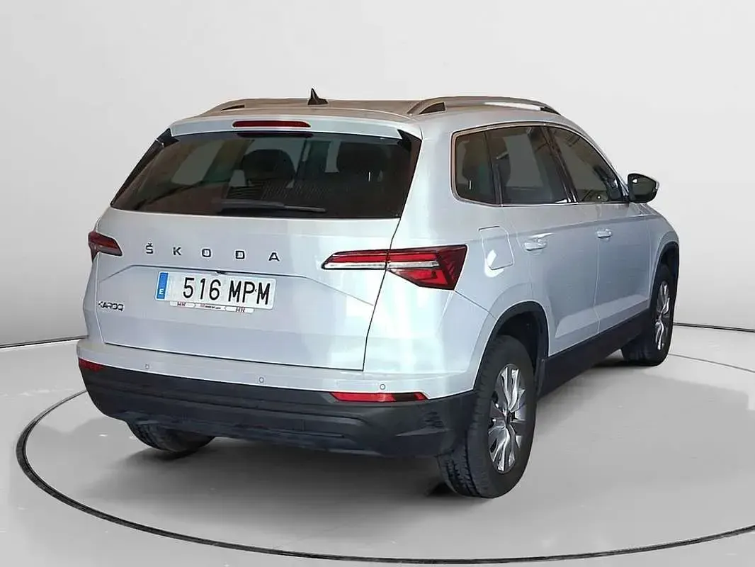 Usado Skoda Karoq Selection 116 CV (85 kW) 2024 Blanco SUV