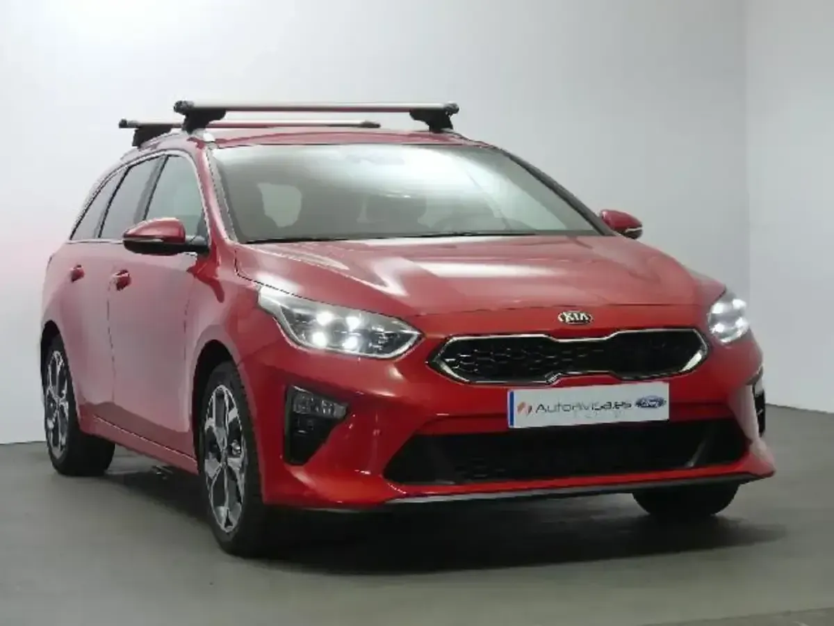 Usado Kia Ceed 103 CV (75 kW) 2019 Rojo Utilitario