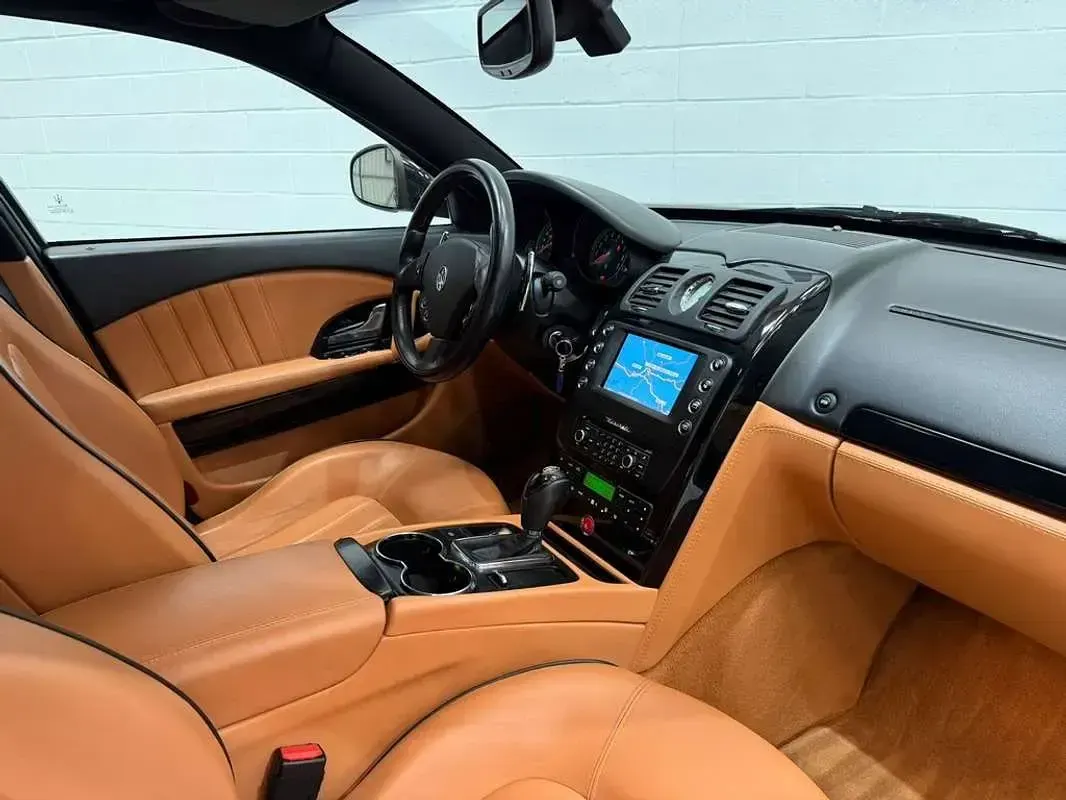 Usado Maserati Quattroporte 431 CV (317 kW) 2010 Negro Berlina