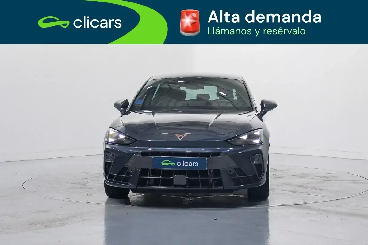 Usado Cupra Leon 204 CV (150 kW) 2025 Gris / plata Berlina