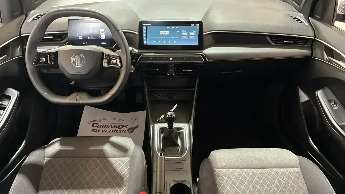 Usado MG MG3 Comfort 116 CV (85 kW) 2025 Gris / plata Utilitario