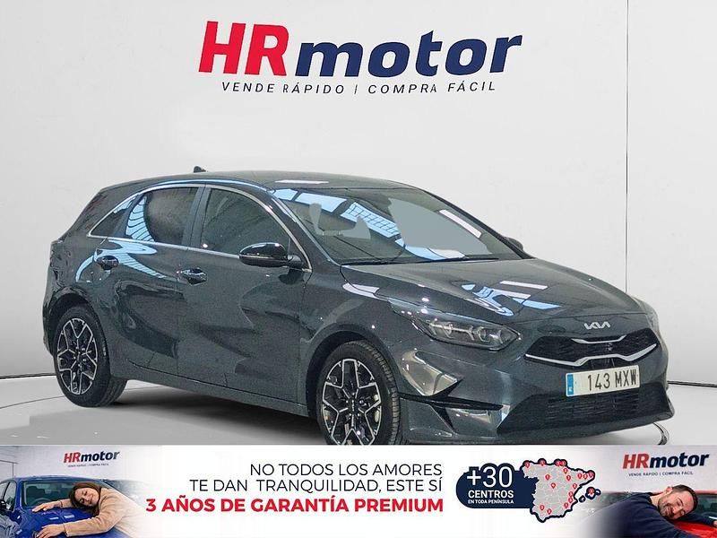 Usado Kia Ceed Style 101 CV (74 kW) 2025 Gris / plata Utilitario