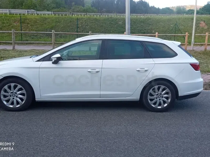 Usado Seat Leon Reference 110 CV (80 kW) 2014 Blanco Familiar