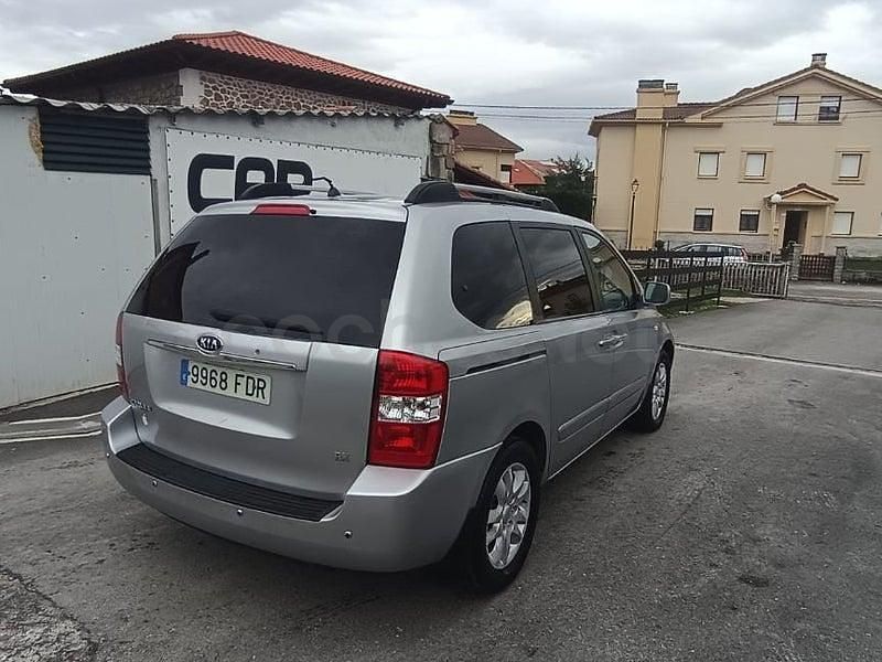 Usado Kia Carnival EX 185 CV (136 kW) 2006 Gris / plata Monovolumen
